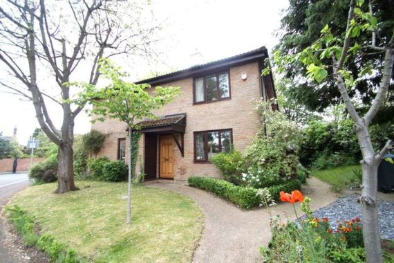 1 Bedroom End of Ter...